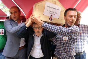 Yıldırım düşmesi sonucu ölen savcı, son yolculuğuna uğurlandı