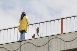 Emniyet müdürünün eşi intihara kalkışan kadını ikna etti
