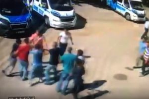 Bursa'da minibüs durağında kavga! Savaş alanına döndü