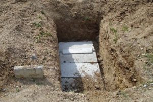 Başkasına ait mezarı internette satışa çıkardı