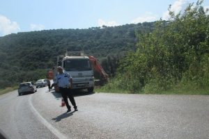 Mermerler yola döküldü
