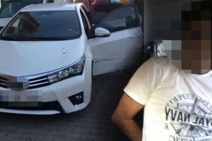 Polisi görünce geri vitese taktı! Ortalık birbirine girdi...