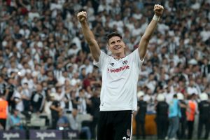 Beşiktaş eski dosta sarıldı