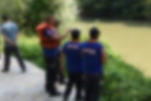 Irmağa düşen çocuk can verdi!
