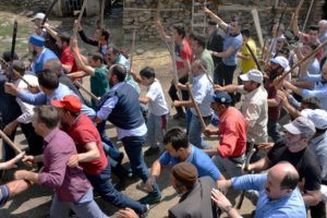 Erzurum'da iki ailenin üyelerine linç girişimi
