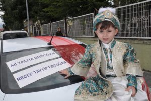 Bursalı Recep Tayyip Erdoğan erkekliğe ilk adımı attı