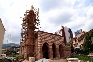 Bursa'da 600 yıllık cami küllerinden doğuyor