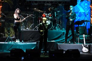 Mabel Matiz Çeşme'de hayranlarıyla buluştu