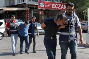 Arızalanan araçlarını çekmek için otomobil çalmışlar