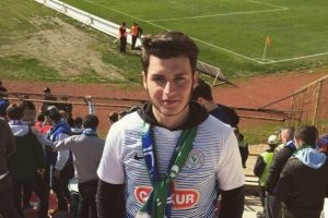 Devrilen otomobilin sürücüsü öldü