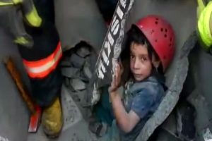Künkün içine sıkışan çocuk böyle kurtarıldı