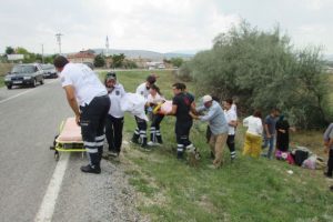 Takla atan otomobil ters döndü: 2'si çocuk 4 yaralı