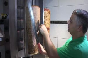 Berlin'deki Türk dönerciden örnek hareket