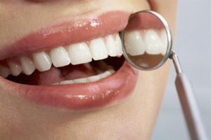 Kanayan diş etlerine C vitamini takviyesi