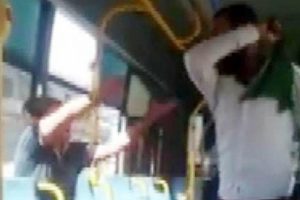Küçük çocuk halk otobüsünde kemerle dövüldü