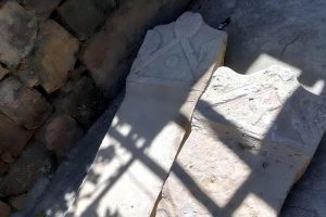 Roma dönemine ait mezar taşları bulundu