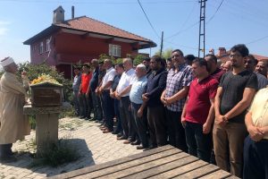 Doğum gününde cenaze namazı kılındı