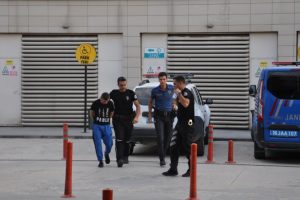 Bursa'da kovalamacada yakalanan araçlarda tabanca ve uyuşturucu ele geçirildi
