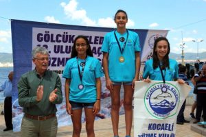 Bursalı yüzücüler madalyayla döndü!