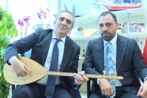 Yavuz Bingöl, Erdoğan ve Mehmetçik için türkü seslendirdi