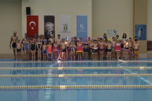 Çocukların havuz keyfi