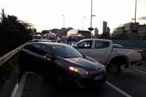 6 araç birbirine girdi: 1 ölü, 1 yaralı