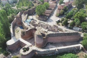 Bursa İznik'teki 2 bin yıllık tarihi İstanbul Kapı'nın altında ipek yolu bulundu