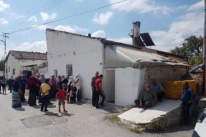 Evinin bahçesinde asılı halde bulundu!
