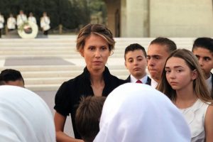 Kanser teşhisi konulan Esma Esad Suriyelilere seslendi