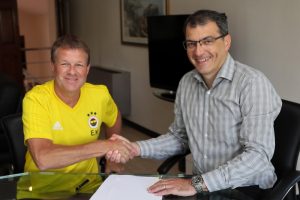 Fenerbahçe'de Erwin Koeman imzayı attı