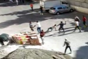 İnşaat işçileri ile esnaf kavga etti