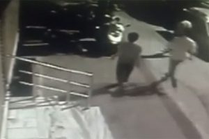 Hava almak için dışarı çıkınca kurşunların hedefi oldu