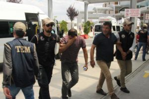 İhraç edilen 10 komiser adliyede