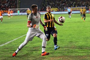 Son şampiyon galibiyetle başladı