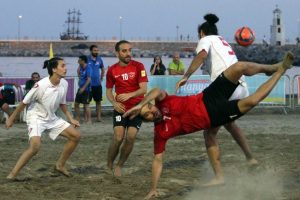 Alanya'da plaj futbolu heyecanı