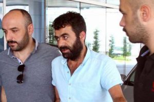 Denetimde araba sürerken yakalandı!