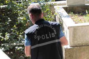 Mezarlıkta cenin bulundu