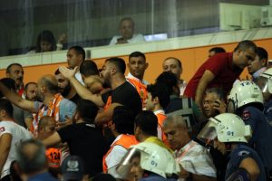 Adanaspor Başkanı ile taraftarlar arasında gerginlik
