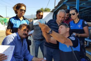 Bursa polisinden hayvan pazarında vatandaşa bilgilendirme