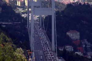 FSM Köprüsü girişinde trafiği kilitleyen kaza!