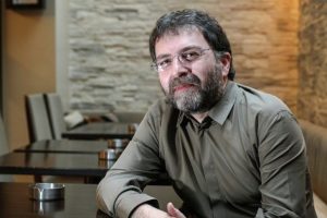 ''Doları plastik kovada yakarken pis pis sırıtan vatan hainidir''