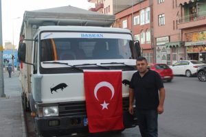 Aracını devlete bağışlamak için yola çıktı!