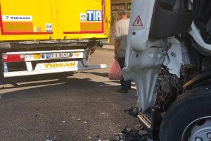 İki TIR arasında feci şekilde can verdi