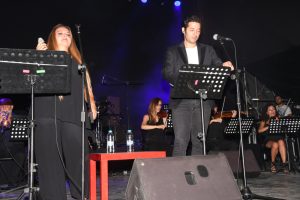 Jülide Özçelik ve Mert Fırat'tan aşk şarkıları