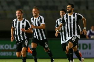 Altay eskilerle güldü