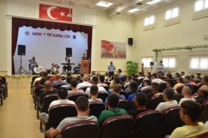 Cezaevinde hükümlü ve tutuklulara konser