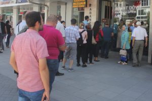 Bu da dolar bozdurma kuyruğu