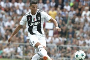Ronaldo Juventus'ta golle tanıştı