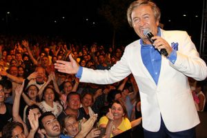 Erol Evgin, Çanakkale'de sahne aldı