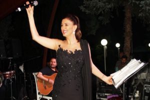 Doğumdan sonra ilk kez sahneye çıktı